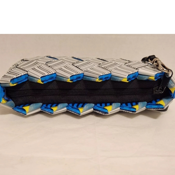 ♻️Ecoist wristlet clutch: recycled material ♻️ - Picture 6 of 7